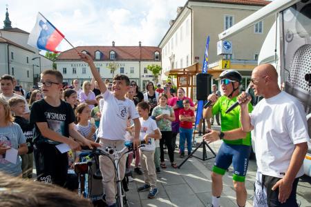 Deželak junak v Postojni (36)